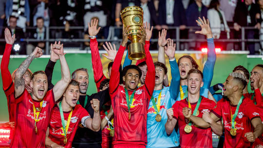 Sanoussy Ba durfte erst vor wenigen Wochen im Berliner Olympiastadion den DFB-Pokal stemmen.