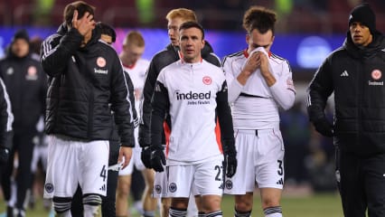 Enttäuschte Frankfurter Gesichter nach dem CL-Aus in Baku.