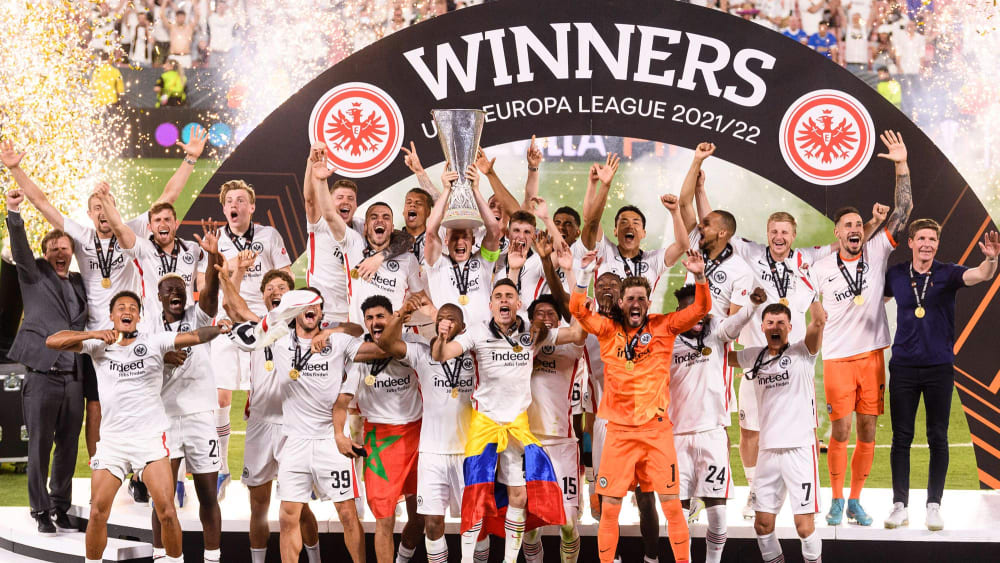 Denkwürdige Bilder, die im Free-TV zu sehen waren: Frankfurt krönt sich im Mai 2022 zum Europa-League-Sieger.
