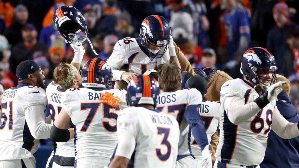 Vom Pechvogel zum Matchwinner in wenigen Sekunden: Die Broncos feiern Kicker Will Lutz.