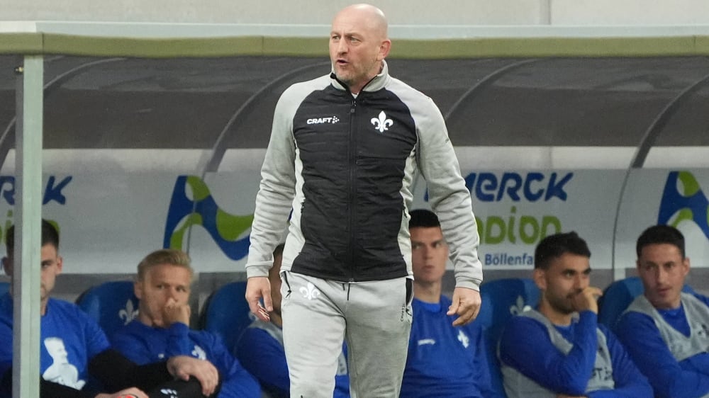 Torsten Lieberknecht wird auch in der kommenden Zweitliga-Saison an der Seitenlinie des SV Darmstadt stehen.