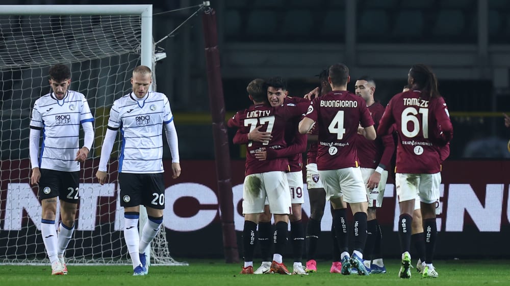 Die einen feiern, die anderen lassen die Köpfe hängen: Atalanta Bergamo verlor beim FC Turin mit 0:3.