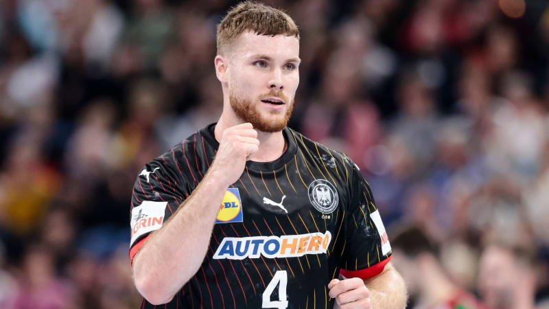 Handball: Länderspiel, Deutschland - Portugal. Deutschlands Johannes Golla jubelt nach einem Tor.