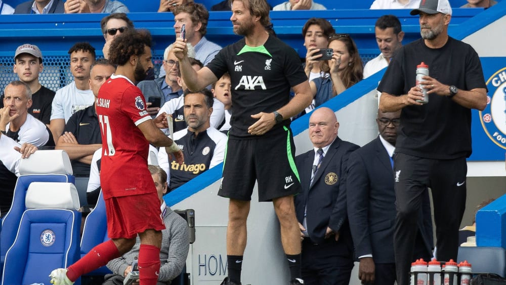 Musste an der Stamford Bridge in der 77. Minute vom Platz - und war nicht begeistert: Mohamed Salah (li.).