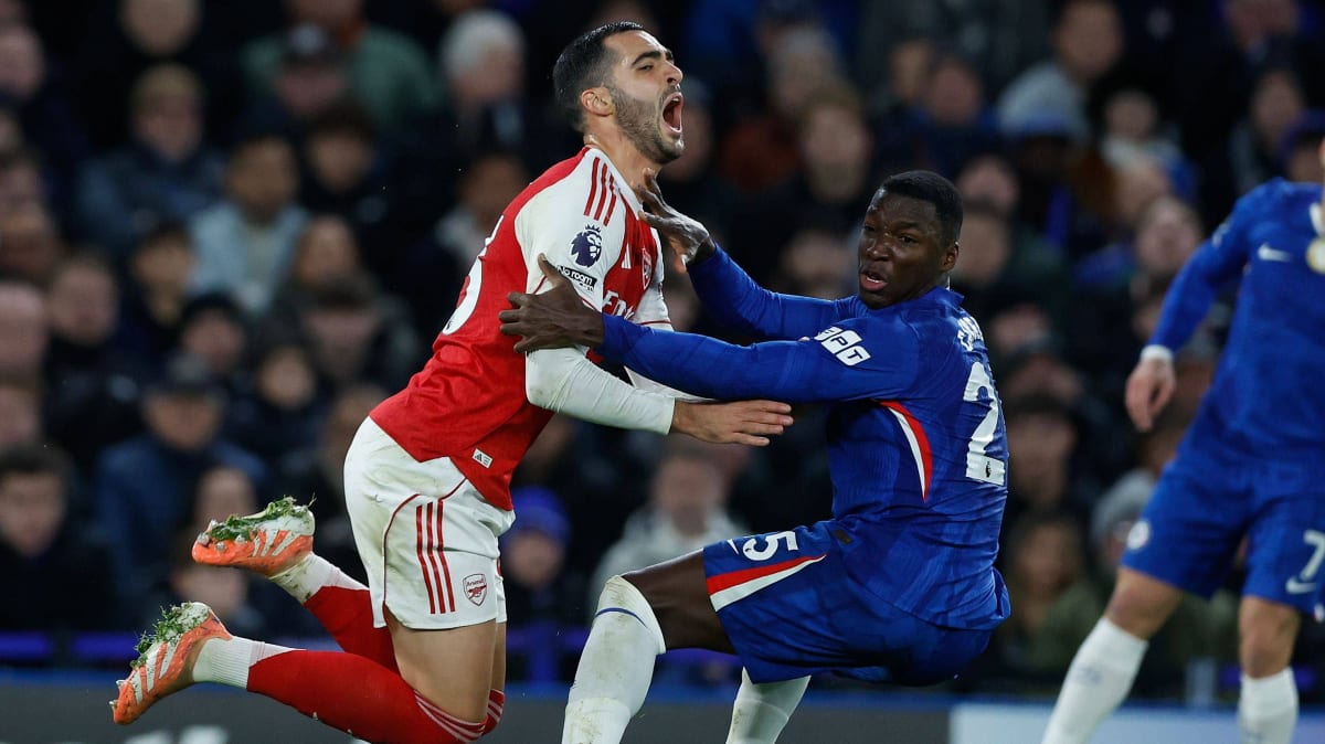 Caicedos-b-ser-Tritt-Kartenregen-im-Londoner-Topspiel