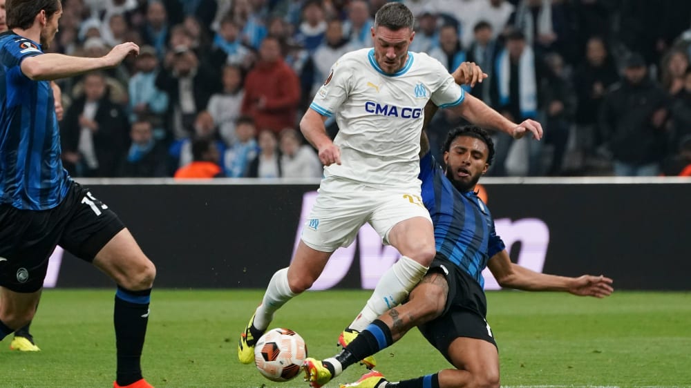 Olympique Marseille played with Jordan Virtue (centre) and Atalanta Bergamo a difficult match.