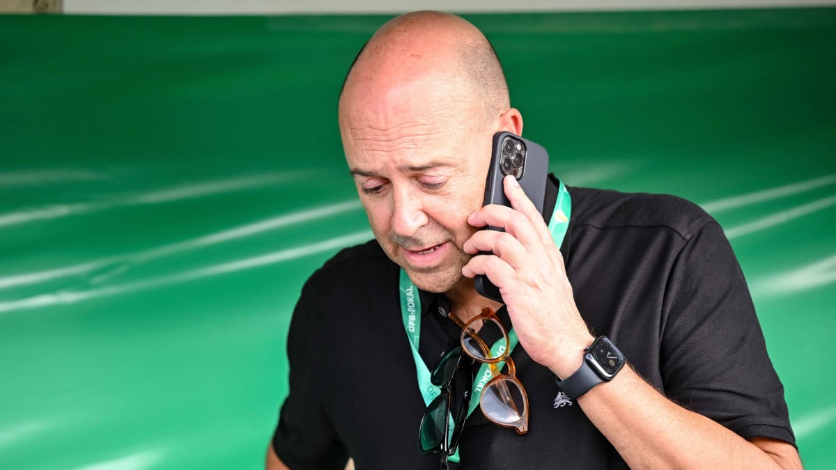 Carro on the search for a coach: |