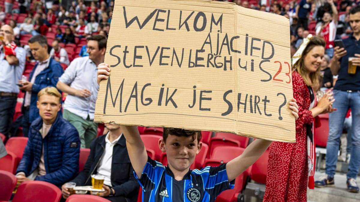 Ajax Amsterdam verbietet FanPlakate mit Trikotanfragen kicker