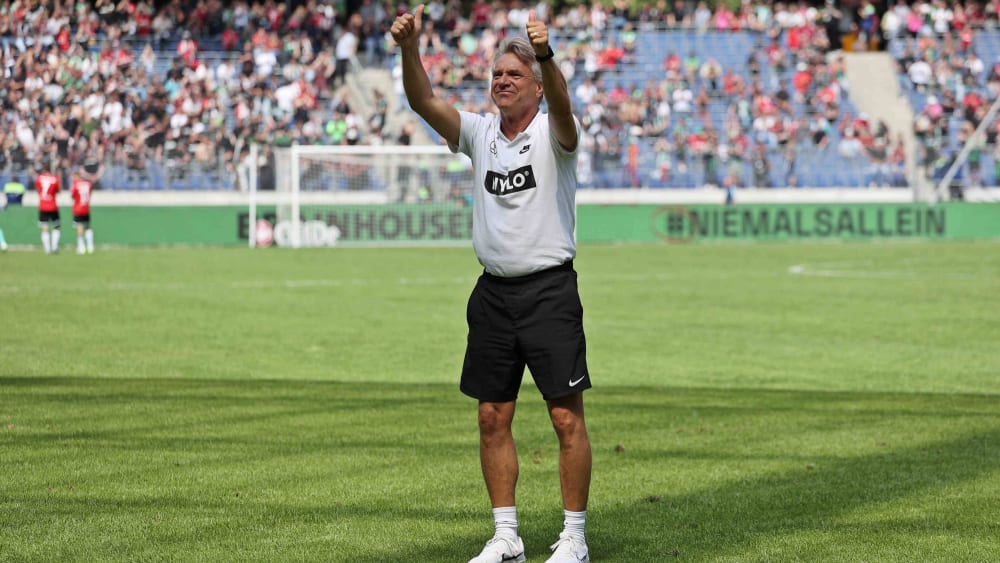 Ist zufrieden mit dem ersten Zweitliga-Auftritt seines Teams: Elversbergs Chefcoach Horst Steffen.