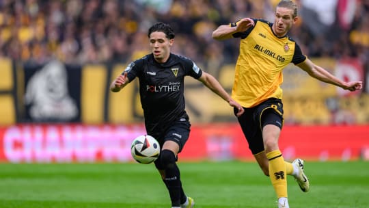 Zähes Ding in Dresden: Dynamos Vinko Sapina (re.) gegen Aachens Soufiane El-Faouzi.
