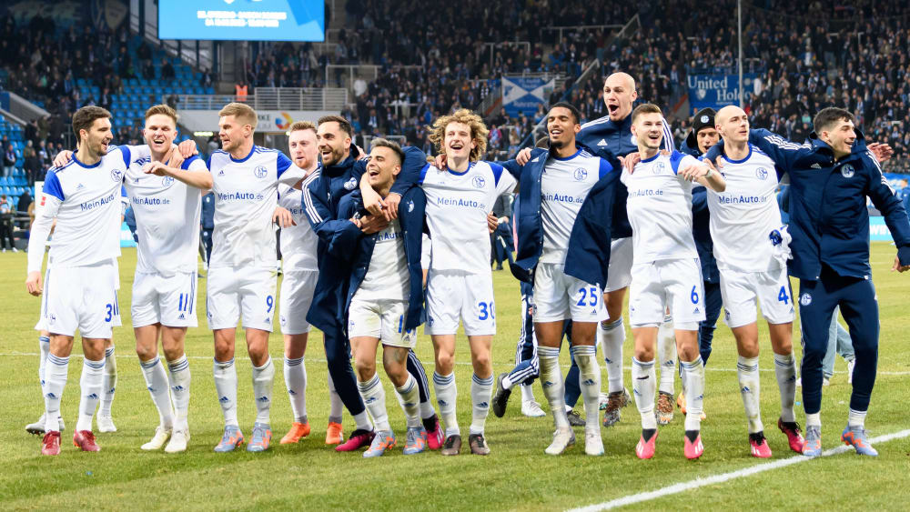 Nicht mehr Letzter und in der Rückrunde weiter ungeschlagen: Schalke jubelte am Samstag auch in Bochum.