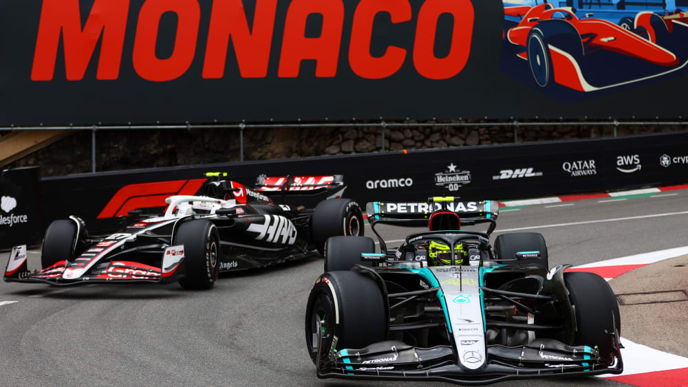 Lewis Hamilton legte auf dem Stadtkurs von Monte Carlo die schnellste Runde im 1. Training hin.