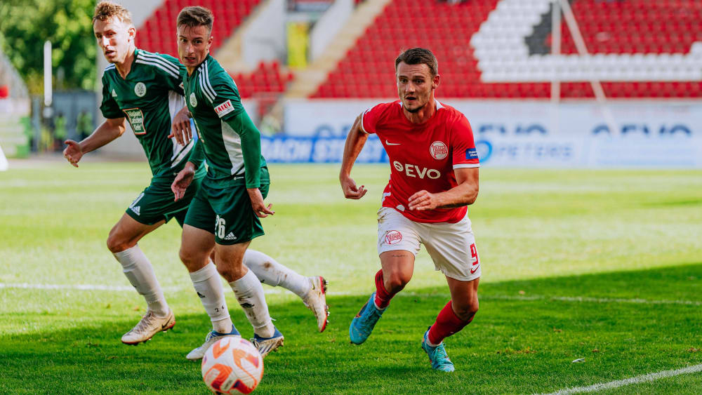 Schwerer Stand: Törles Knöll (rechts) setzte bei Kickers Offenbach nicht so viele Akzente wie gewünscht.