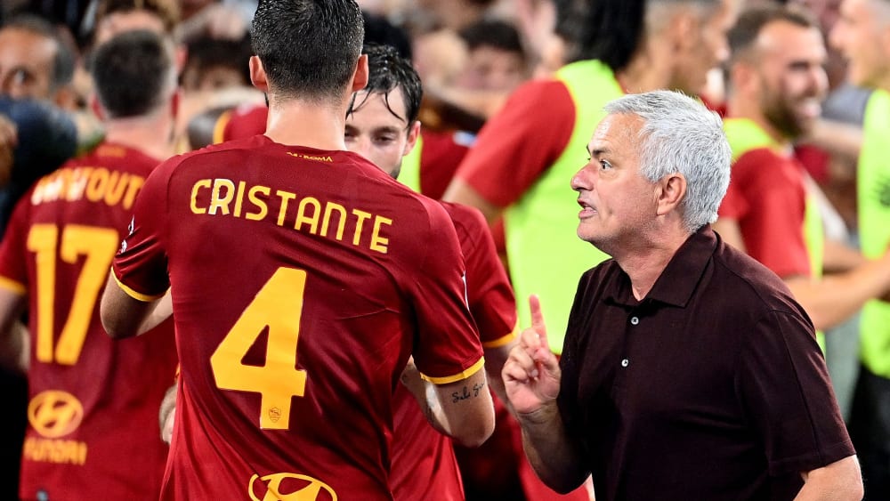 Feiert mit der Roma einen tollen Saisonstart - und vorübergehend Platz 1: José Mourinho.