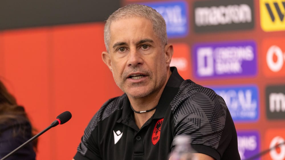Albaniens Nationaltrainer Sylvinho.