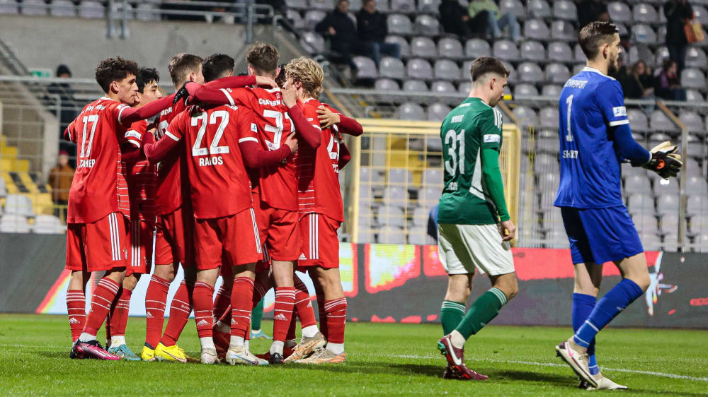 Rote Last-Minute-Helden: Der FC Bayern II schockte Schweinfurt 05 in der Nachspielzeit.