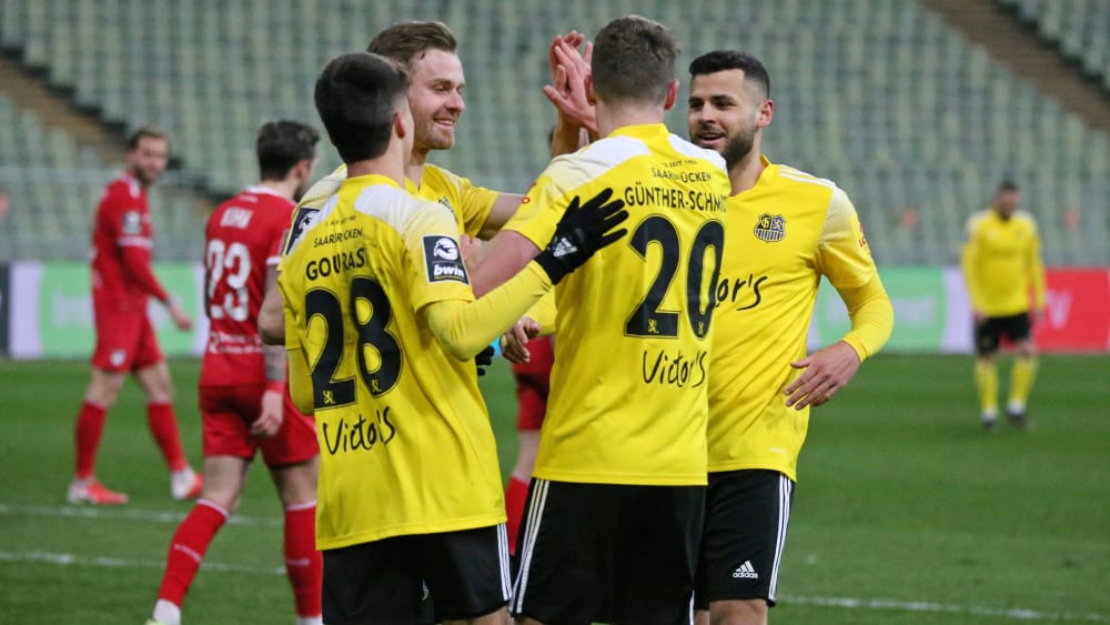 Souveräner Auftritt in München: Saarbrückens Spieler freuen sich über einen von fünf Treffern.