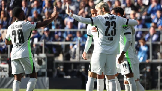 Jonas Wind (re.) wurde mit zwei Treffern zum Matchwinner gegen Bochum.
