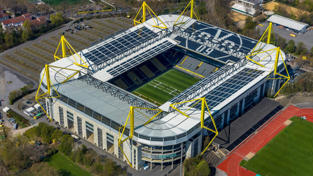 Das Sondertrikot soll zum 50-jährigen Jubiläum des BVB-Stadions erscheinen.