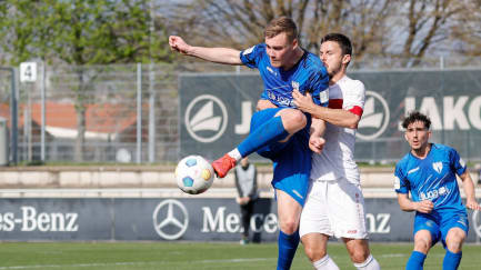 Lukas Krüger (blau) spielte in der vergangenen Saison in der Regionalliga Südwest.