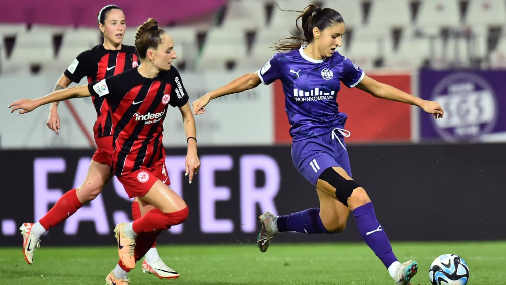 Laureta Elmazi (re.) besorgte der SGS Essen mit ihrer ersten Aktion die Vorentscheidung gegen Eintracht Frankfurt.