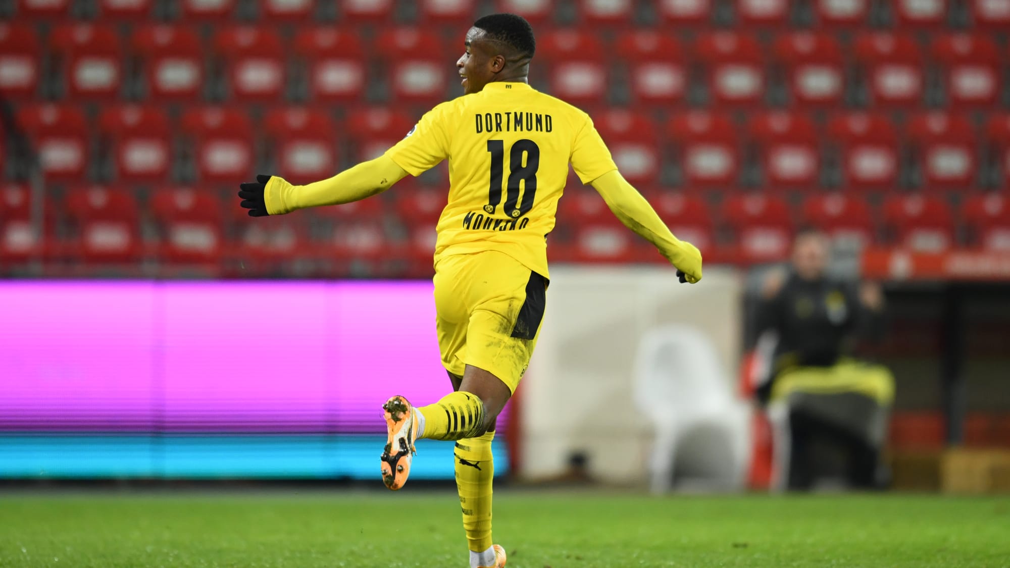 1. Youssoufa Moukoko (Borussia Dortmund) - 16 Jahre und 28 Tage
