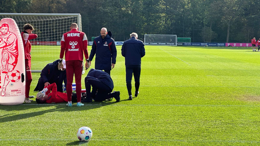 Am Boden: Kölns Ersatzkeeper Philipp Pentke verletzte sich im Mittwochstraining.