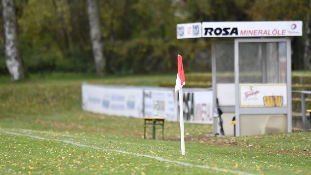 Ventil hochschießender Emotionen: Eine vergleichbare Fahne verletzte in der Kreisliga A Kempen-Krefeld einen Schiedsrichterbeobachter.