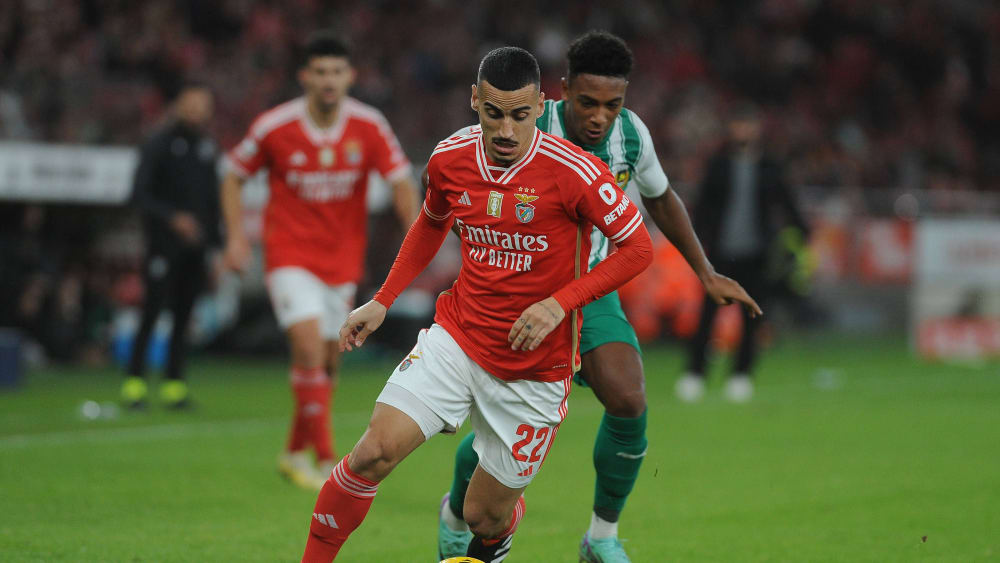 Tauscht das Trikot von Benfica Lissabon gegen das von Olympiakos ein: Chiquinho