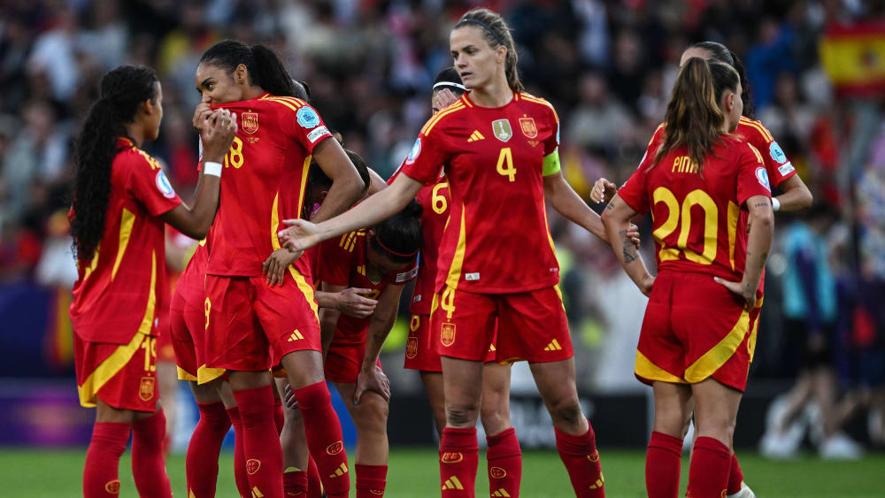 Kapitänin Irene Paredes (#4) versuchte ihre Mitspielerinnen aufzubauen.