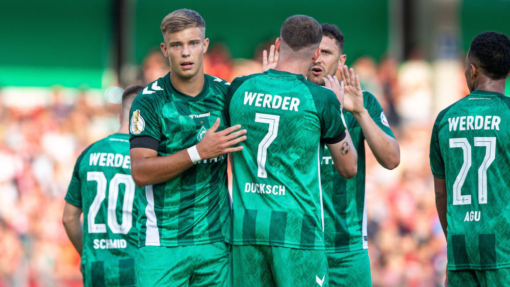 Werder feiert den neuen Mann: Keke Topp (li.) war gleich treffsicher.