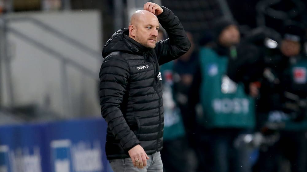 Legt einigen Spielern einen Wechsel nahe: Darmstadts Trainer Torsten Lieberknecht.