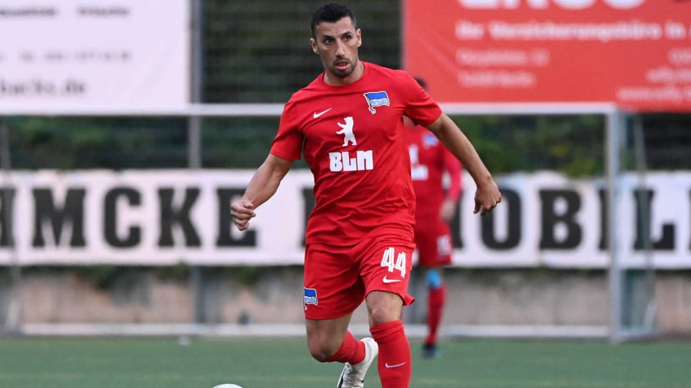 Karim Benyamina spielt sowohl für die Ü 32 als auch für die Ü 40 von Hertha BSC.
