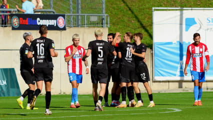 Freude beim 1. FC Bocholt, hängende Köpfe beim Wuppertaler SV.