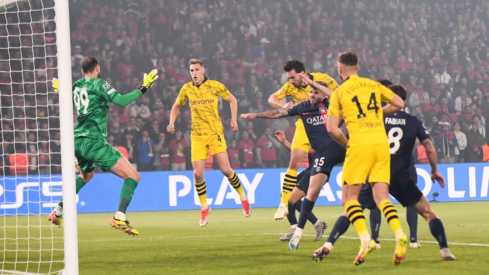 Eingenickt: Mats Hummels trifft in Paris zum Dortmunder Champions-League-Finaleinzug.