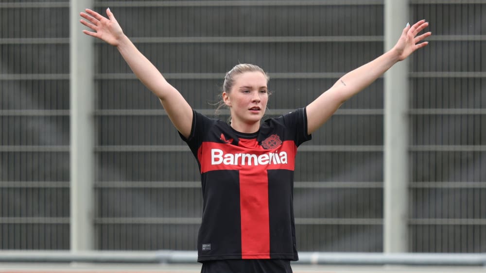 Alle Bälle zu ihr: Karolina Lea Vilhjalmsdottir wirkt in Leverkusen in zentraler Rolle.