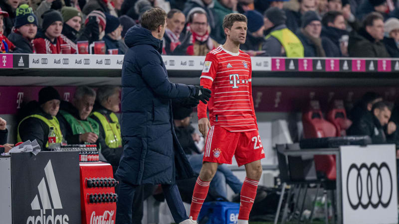 MUNICH, GERMANY - JANUARY 24: Head Coach Julian Nagelsmann (L) of Bayern discusses with Thomas Mueller during the Bundesliga match between FC Bayern München and 1. FC Köln at Allianz Arena on January 24, 2023 in Munich, Germany. (Photo by Markus Gilliar - GES Sportfoto/Getty Images)