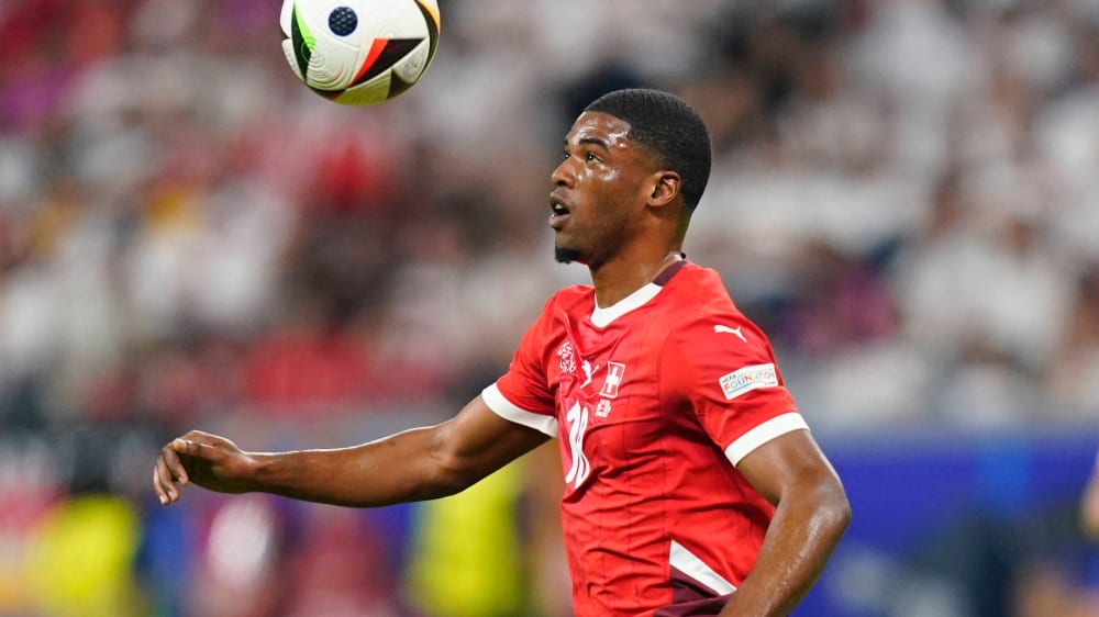 In der Saison 2022/23 für den 1. FC Nürnberg am Ball, bei der EM für die Schweiz: Kwadwo Duah.