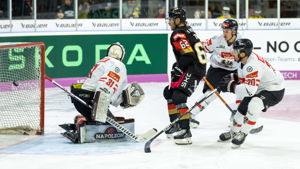 Sehenswert: Parker Tuomie (Mi.) trifft gegen Österreich zum 2:0 für Deutschland.&nbsp;