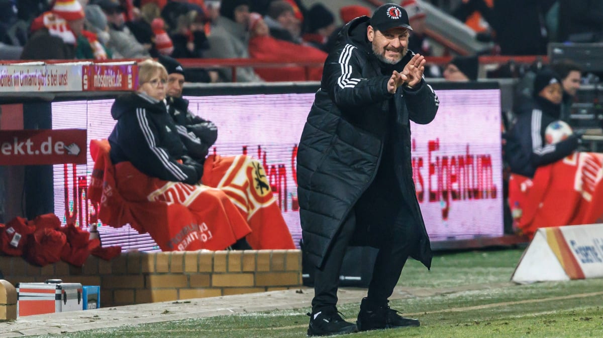 Baumgart-und-die-Joker-Union-Trainer-bekommt-immer-gl-cklicheres-H-ndchen