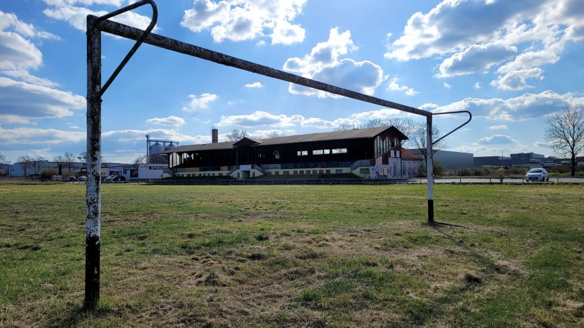 Vom Zweitliga-Stadion zum "Lost Place": Thüringer Fußball-Tempel gibt letztes Comeback
