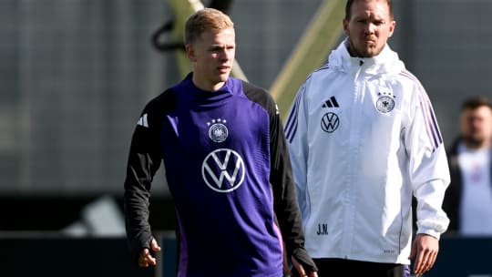 Genau beäugt von Bundestrainer Julian Nagelsmann: Jonathan Burkardt.
