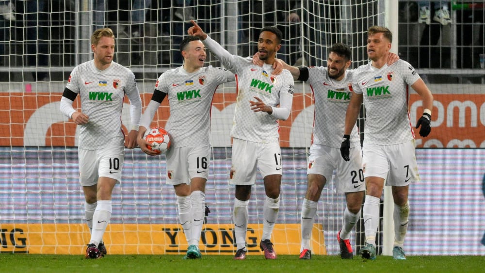 Platz 8: FC Augsburg - 7 Punkte
