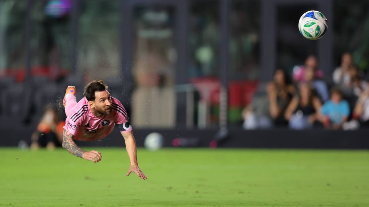 Messi-Gala beim Play-off-Auftakt - Mukhtar-Traumtor kommt zu spät