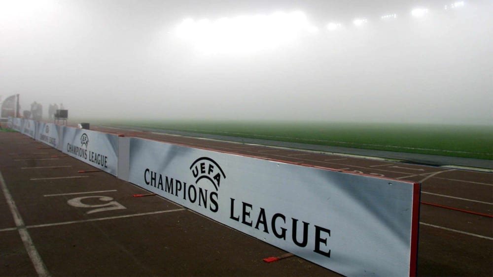 Maximal eingeschränkte Sicht: Der Nebel machte Bayers CL-Auftritt bei Juventus Turin 2001/02 zunächst schwierig.