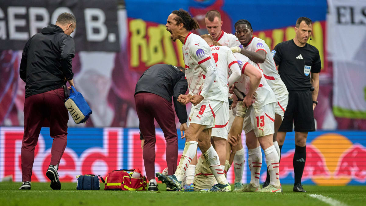 Poulsen spoils FC Bayern's early championship celebrations
