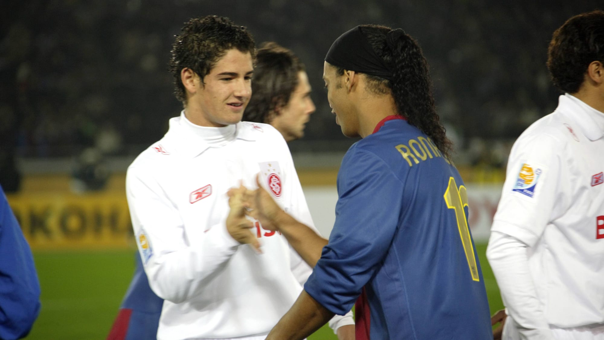 Mit 17 Jahren und 3 Monaten erzielte Alexandre Pato 2006 in Japan für Internacional Porto Alegre seinen ersten Treffer. Kurios: Es war gleichzeitig das Pflichtspieldebüt des Brasilianers.