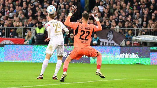 Mit Köpfchen: Jonathan Burkardt (#29) erzielt das frühe 1:0.