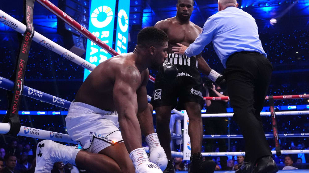 Musste seine vierte Niederlage im 32. Profikampf einstecken: Anthony Joshua (li.)