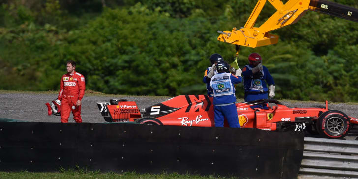 Sebastian Vettel nach dem Crash mit Ferrari-Kollege Charles Leclerc.
